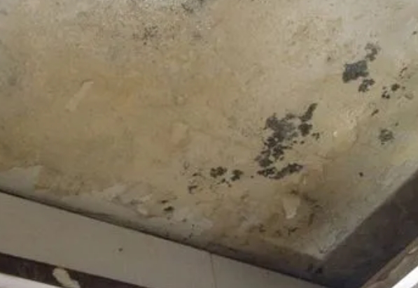 临湘阳台漏水维修公司分享下临湘卫生间渗水维修需要注意哪些问题。